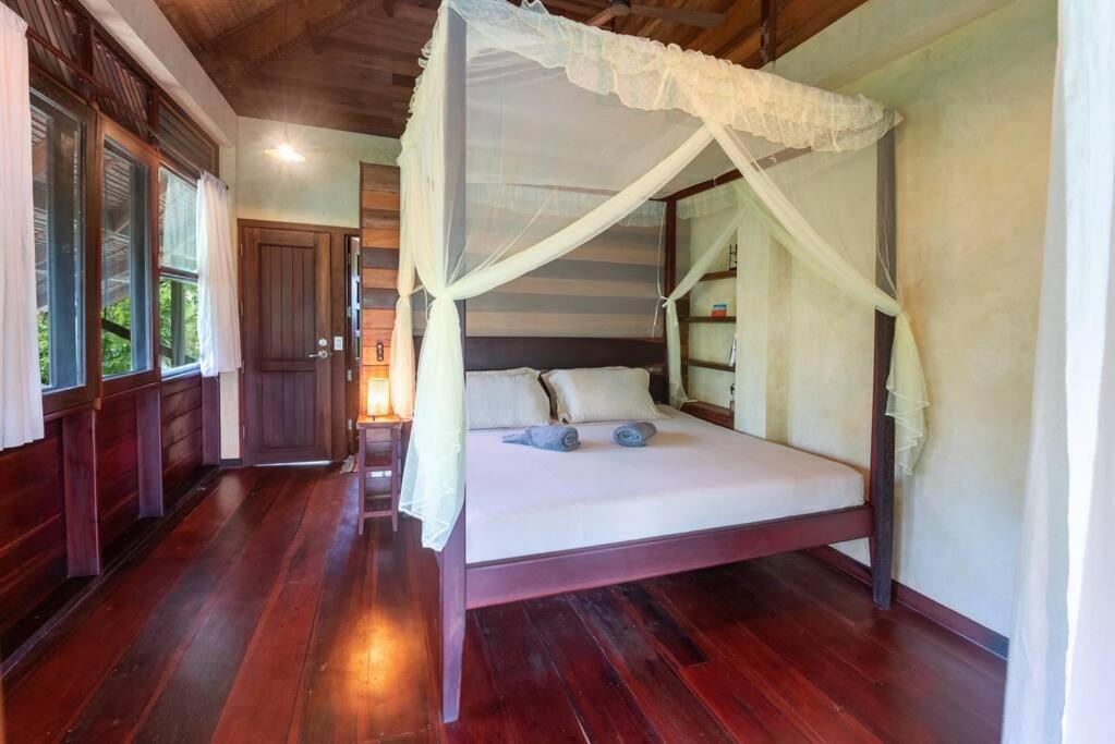 Alaia Hideaway Villa General Luna  Luaran gambar